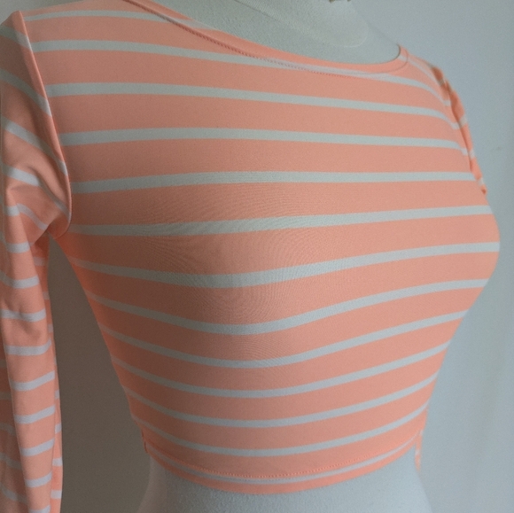 Quintsoul Crop Rashguard Size SMALL Peach Pink And White NWOT* - Picture 4 of 8